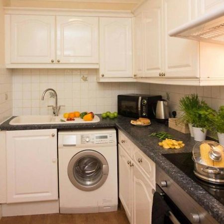 Stayzo Penthouse Accommodation 2- Premier Lodge سوثامبتون المظهر الخارجي الصورة