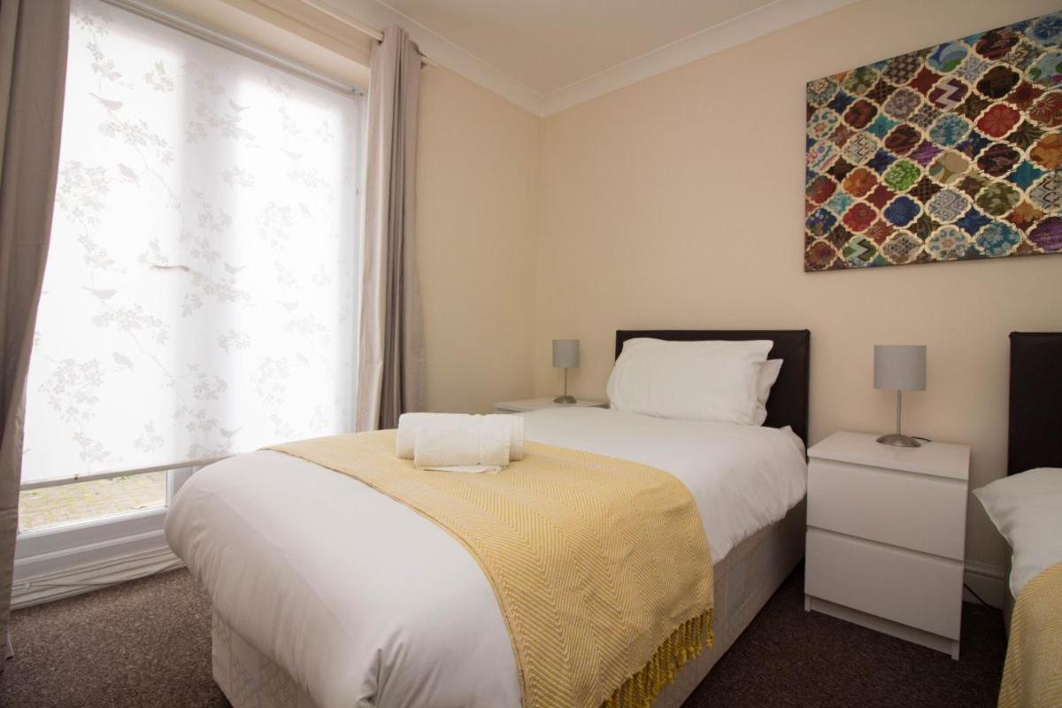 Stayzo Penthouse Accommodation 2- Premier Lodge سوثامبتون المظهر الخارجي الصورة