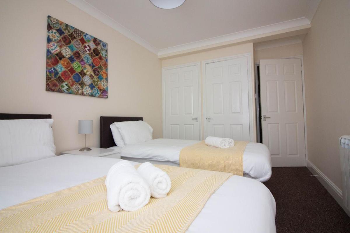 Stayzo Penthouse Accommodation 2- Premier Lodge سوثامبتون المظهر الخارجي الصورة