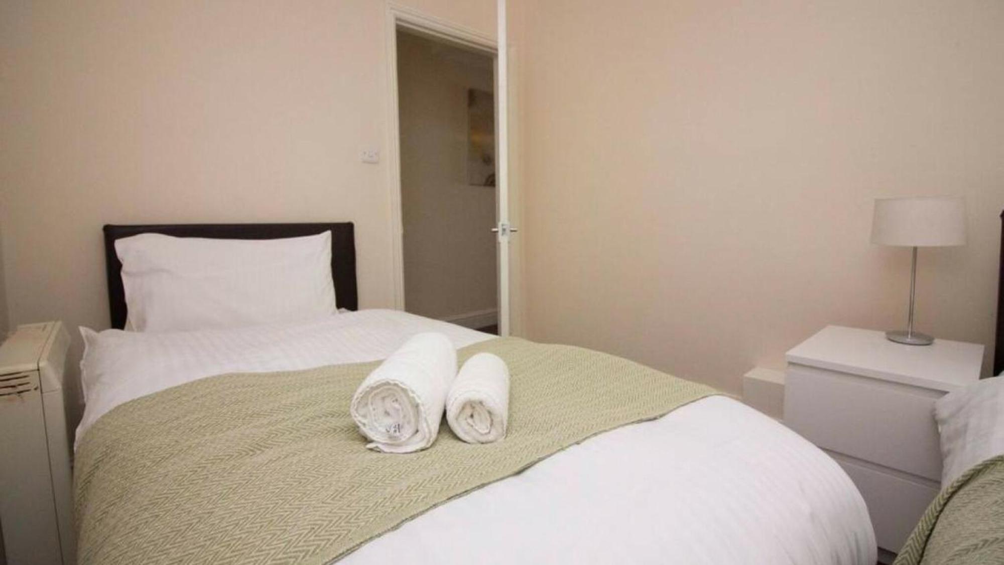 Stayzo Penthouse Accommodation 2- Premier Lodge سوثامبتون المظهر الخارجي الصورة