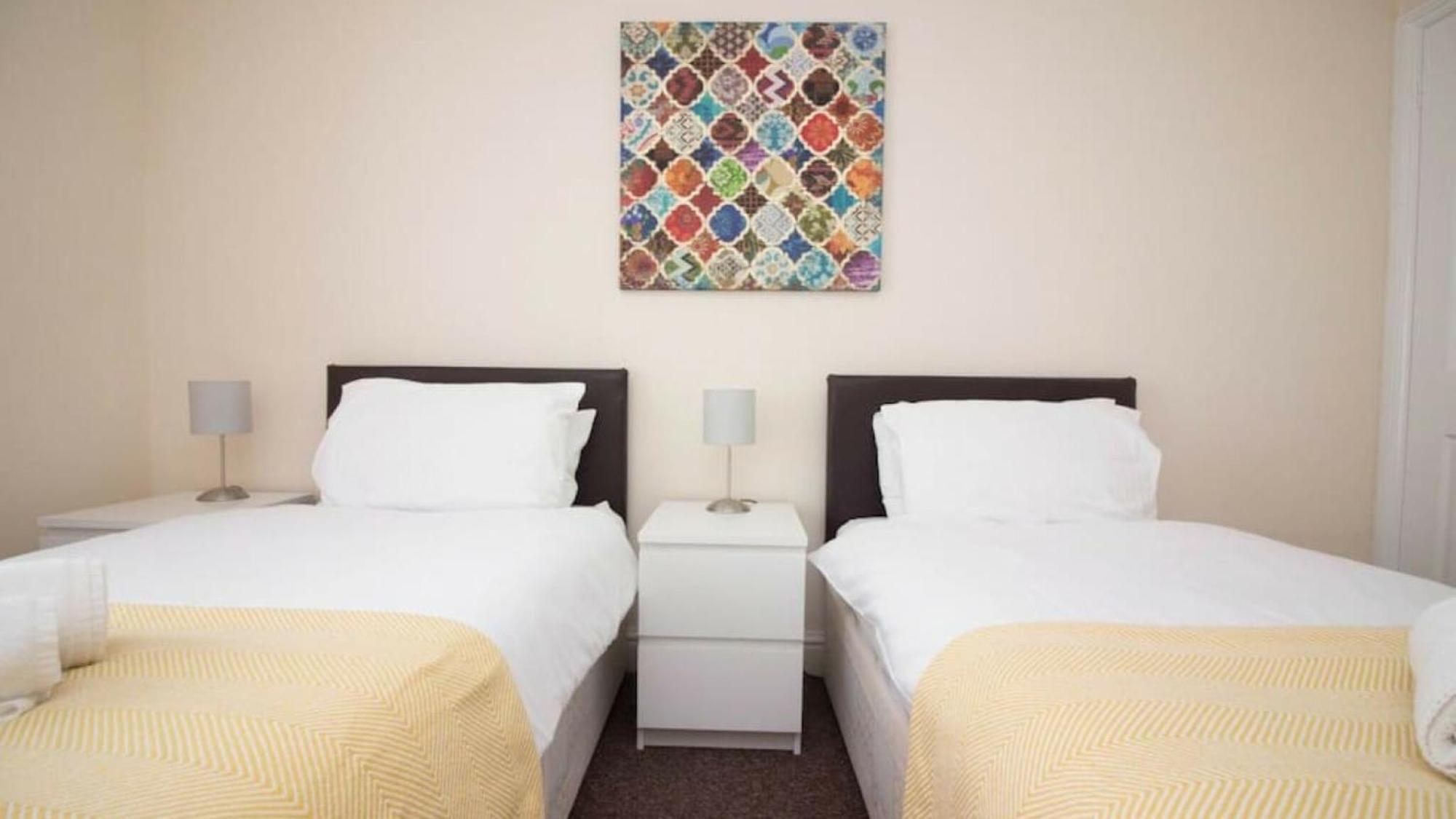 Stayzo Penthouse Accommodation 2- Premier Lodge سوثامبتون المظهر الخارجي الصورة